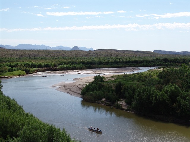 Grúas En Río Bravo